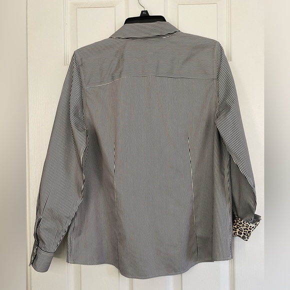 Chico’s No Iron White shirt,Pinstriped Blak, collared, Button Front, Preppy Sz 1 - Picture 6 of 6